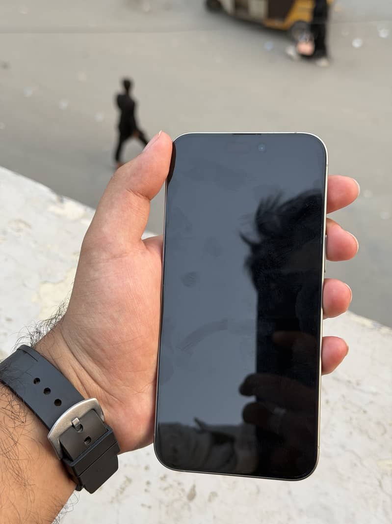 Apple iPhone 15 Pro Max 9