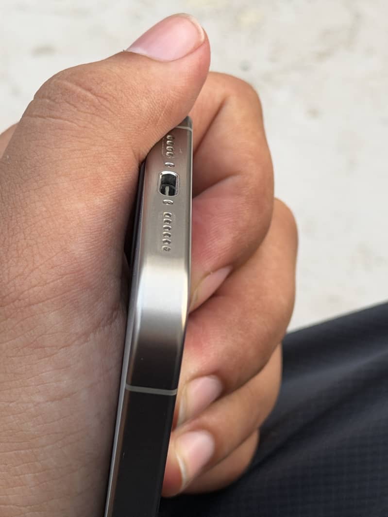 Apple iPhone 15 Pro Max 11