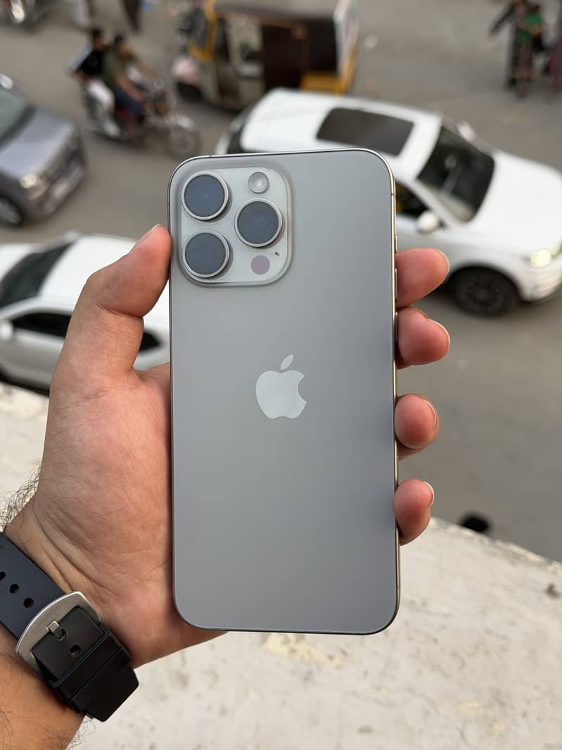 Apple iPhone 15 Pro Max 12