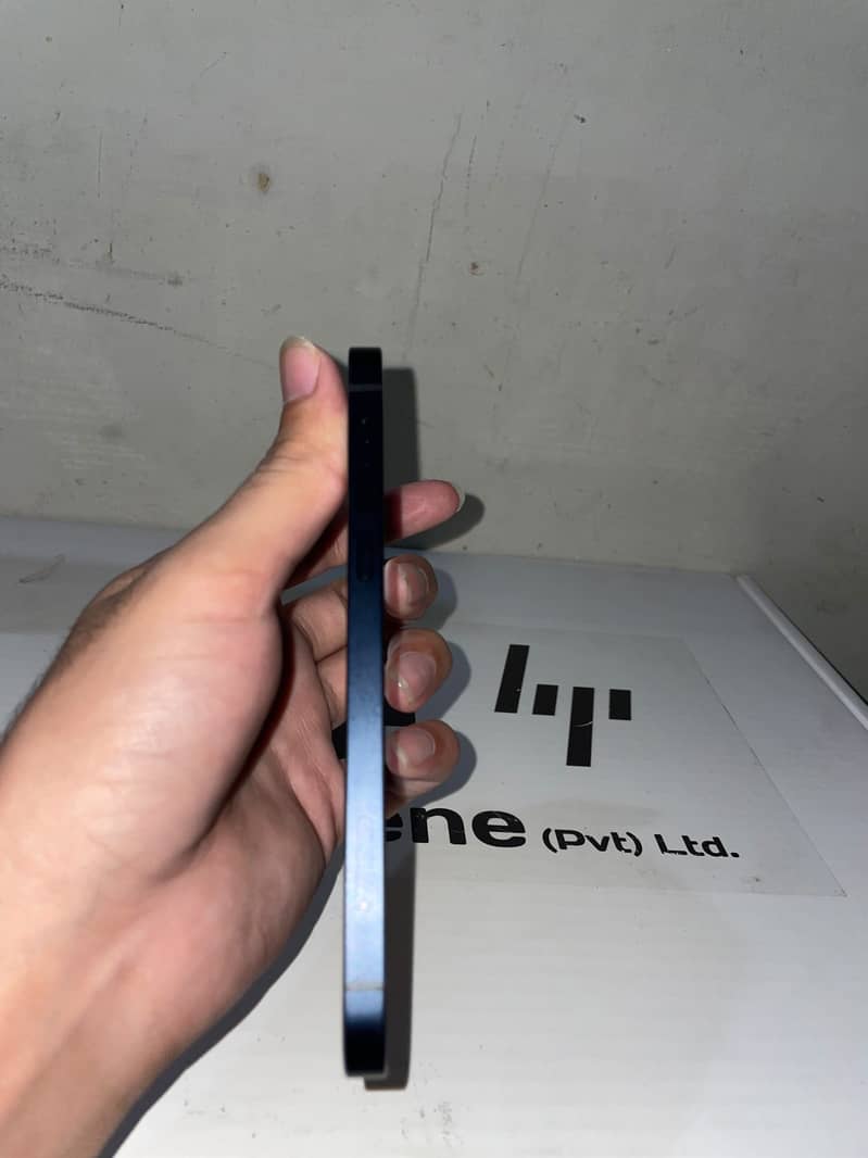 Apple iPhone 12 2