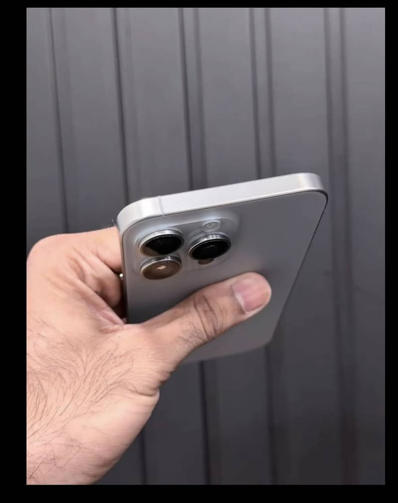 Apple iPhone 15 Pro Max 4