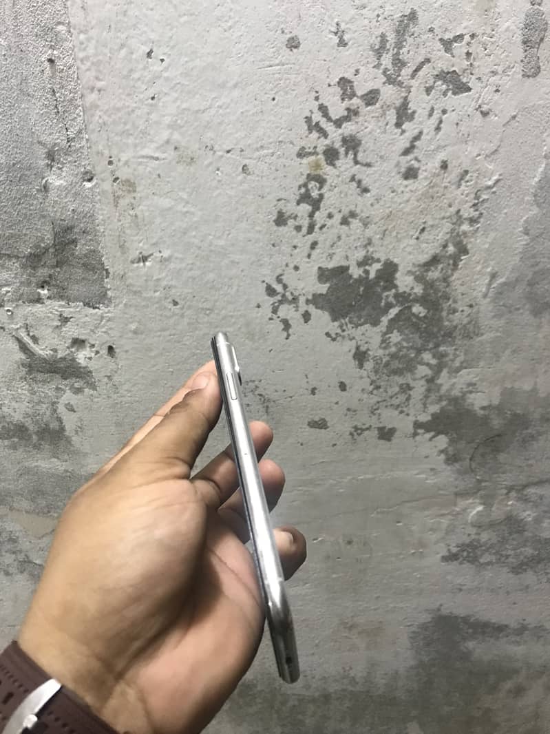 Apple iPhone X 4