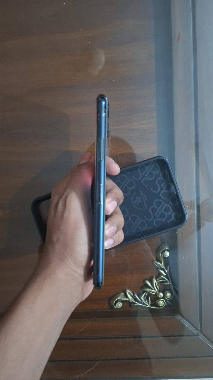 Apple iPhone 11 Pro Max 3