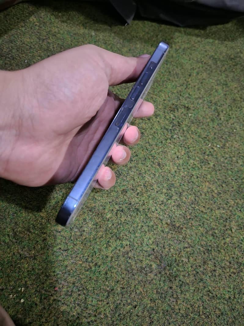 Apple iPhone 13 Pro Max 2