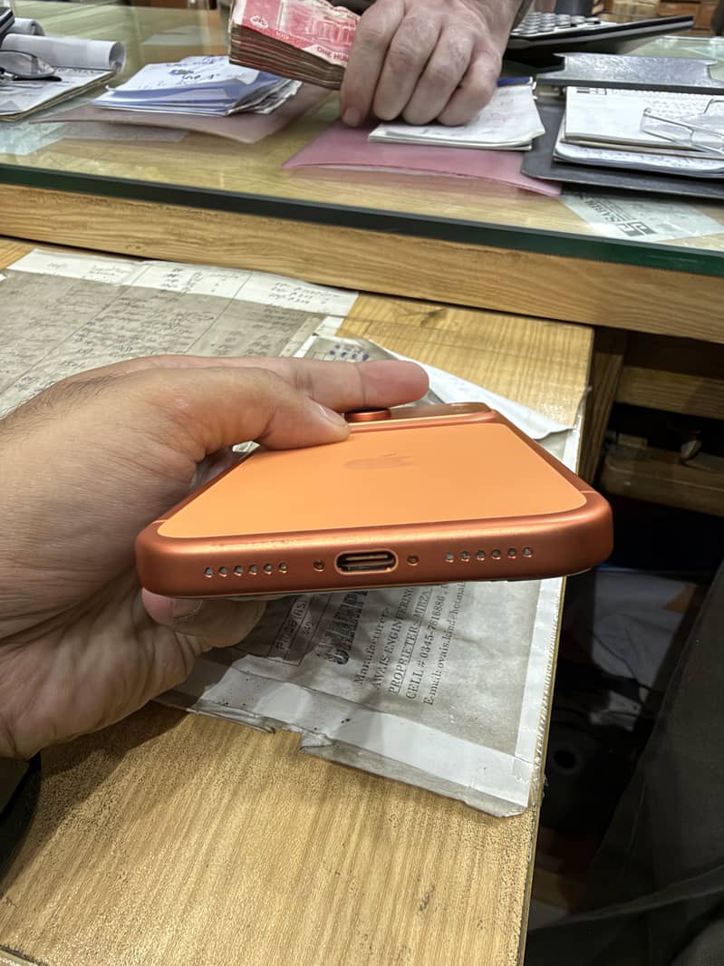 Apple iPhone 17 Pro Max 4