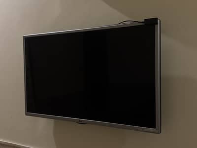 LG 32 Inch LED TV | HD | Model 32LJ520U-TA | Excellent Condition