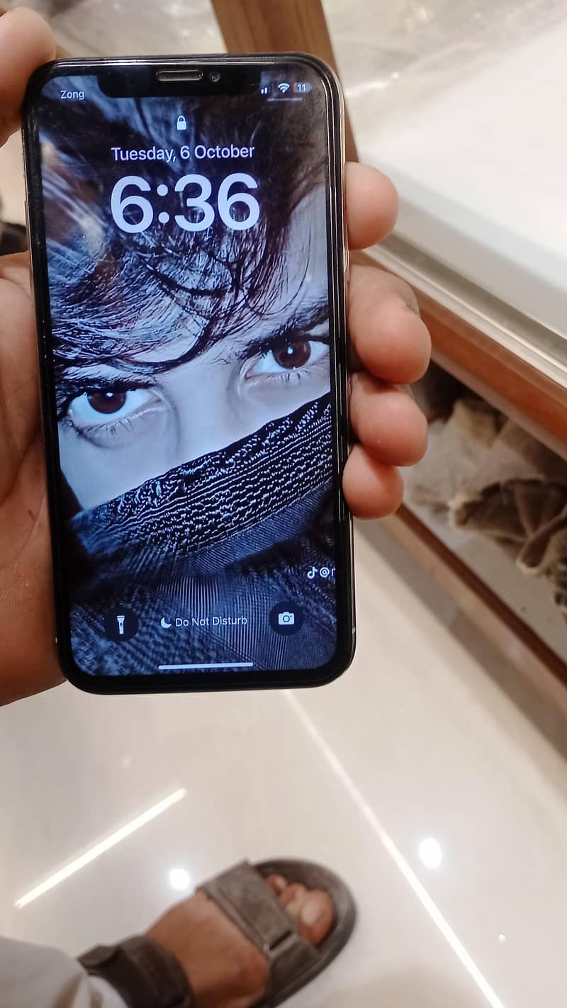 Apple iPhone X 4