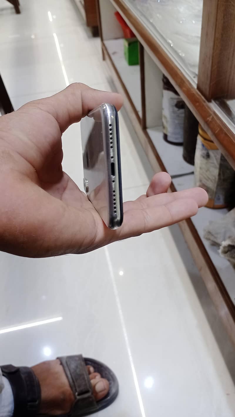 Apple iPhone X 5