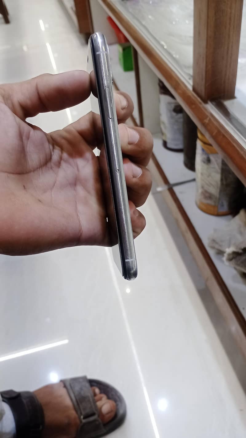 Apple iPhone X 6