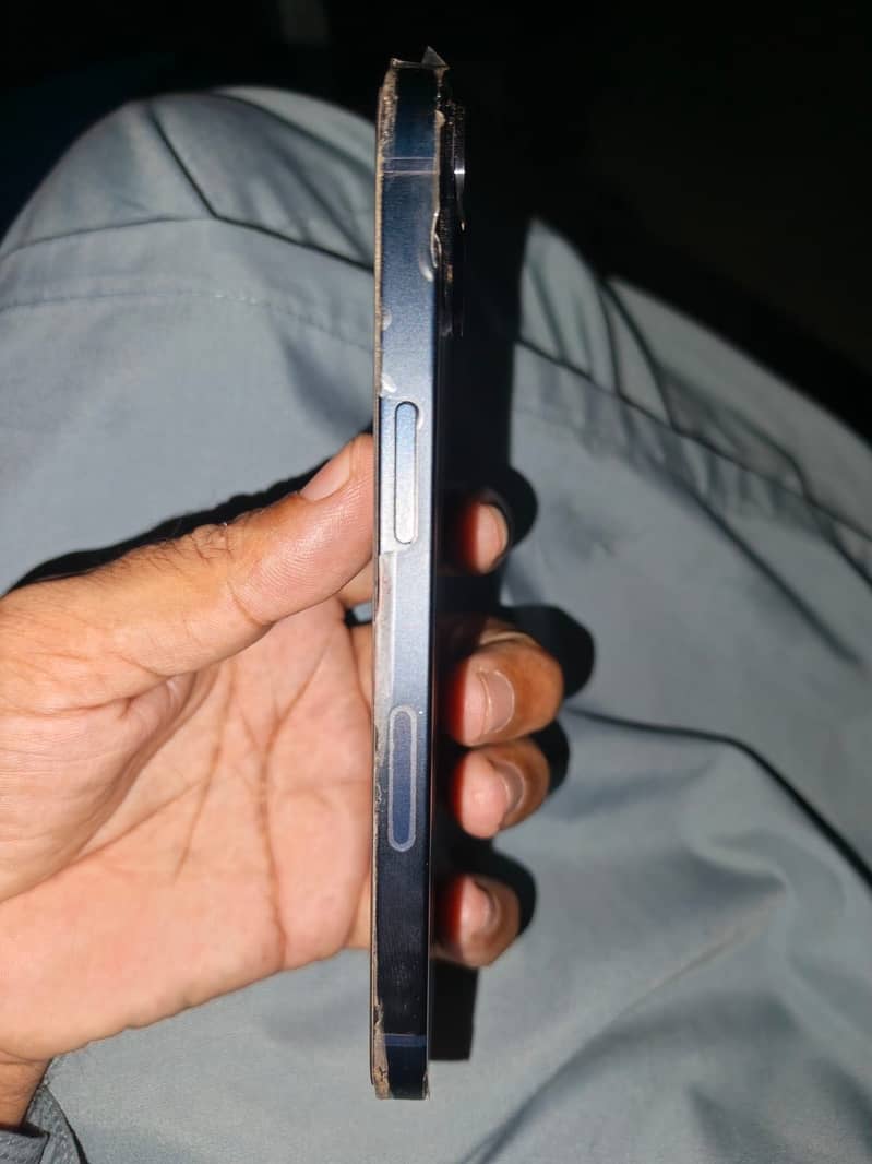 Apple iPhone 13 2