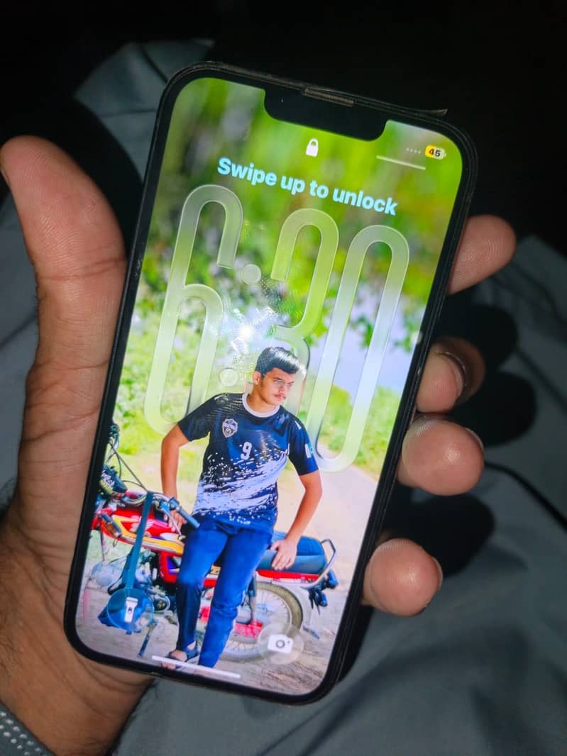 Apple iPhone 13 5