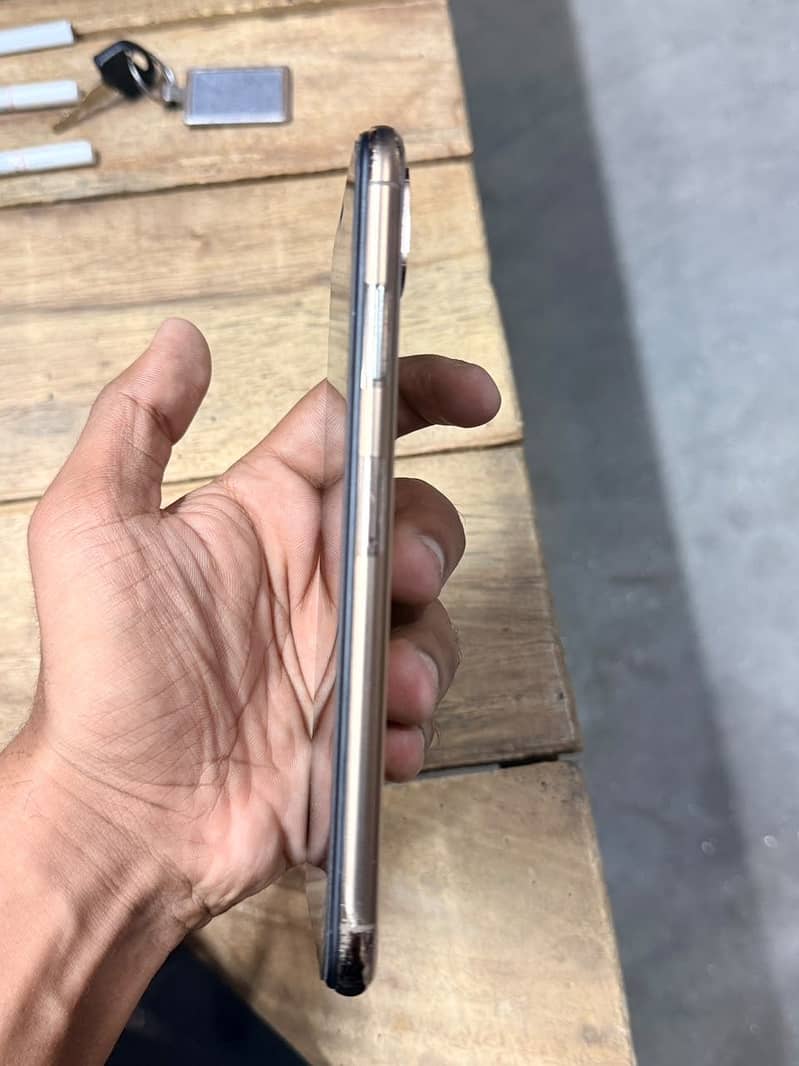 Apple iPhone XS Max 0