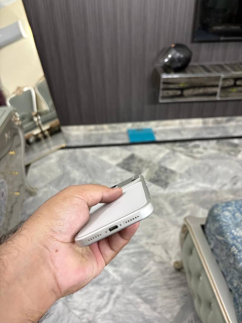 Apple iPhone 17 Pro Max 5