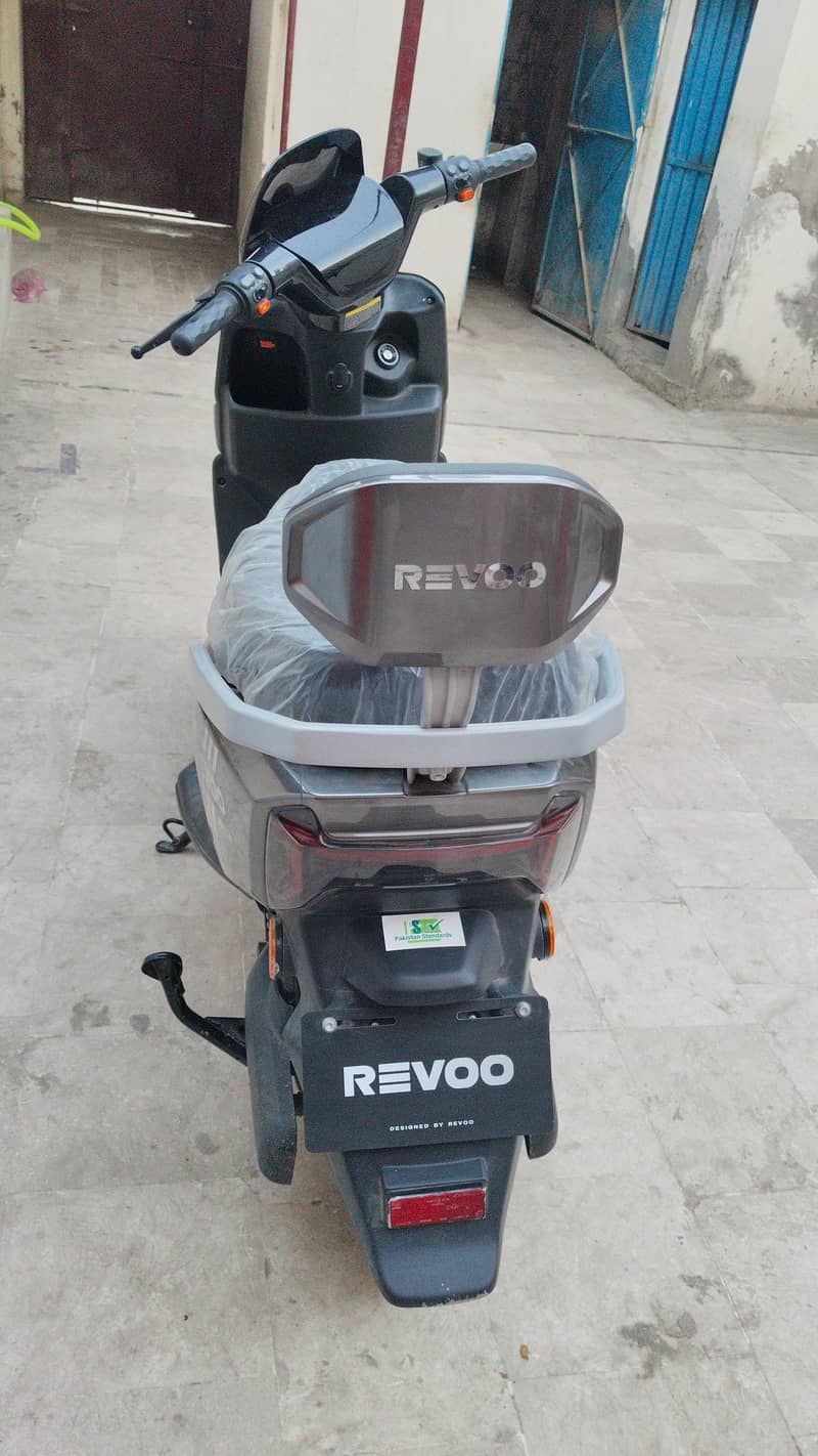 REVOO A12 1