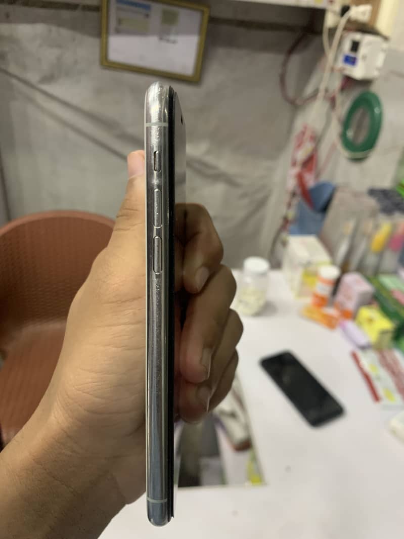 Apple iPhone 11 Pro 2