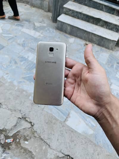 Samsung Mobile J6