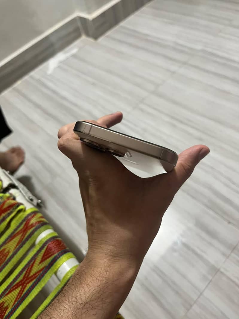 Apple iPhone 16 Pro Max 3