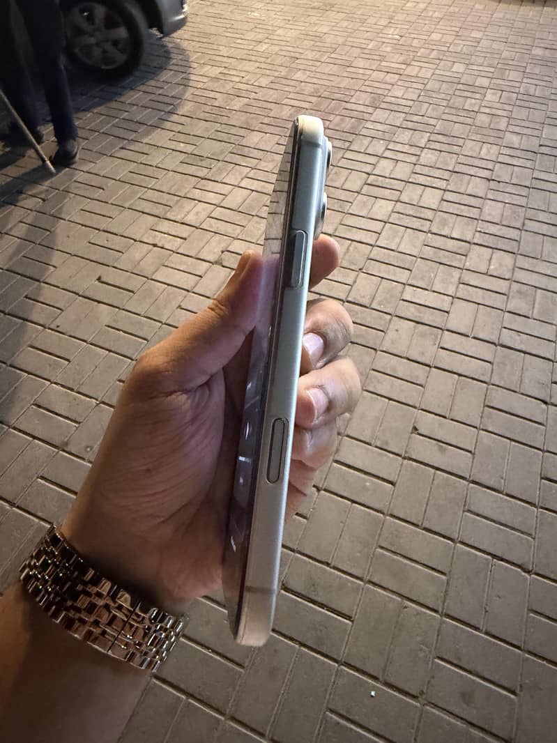 Apple iPhone 17 Pro Max 3