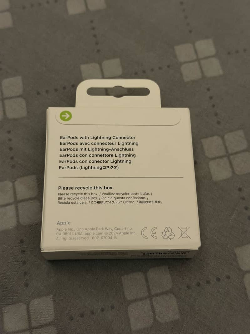 Apple EarPod- lightning connector 0