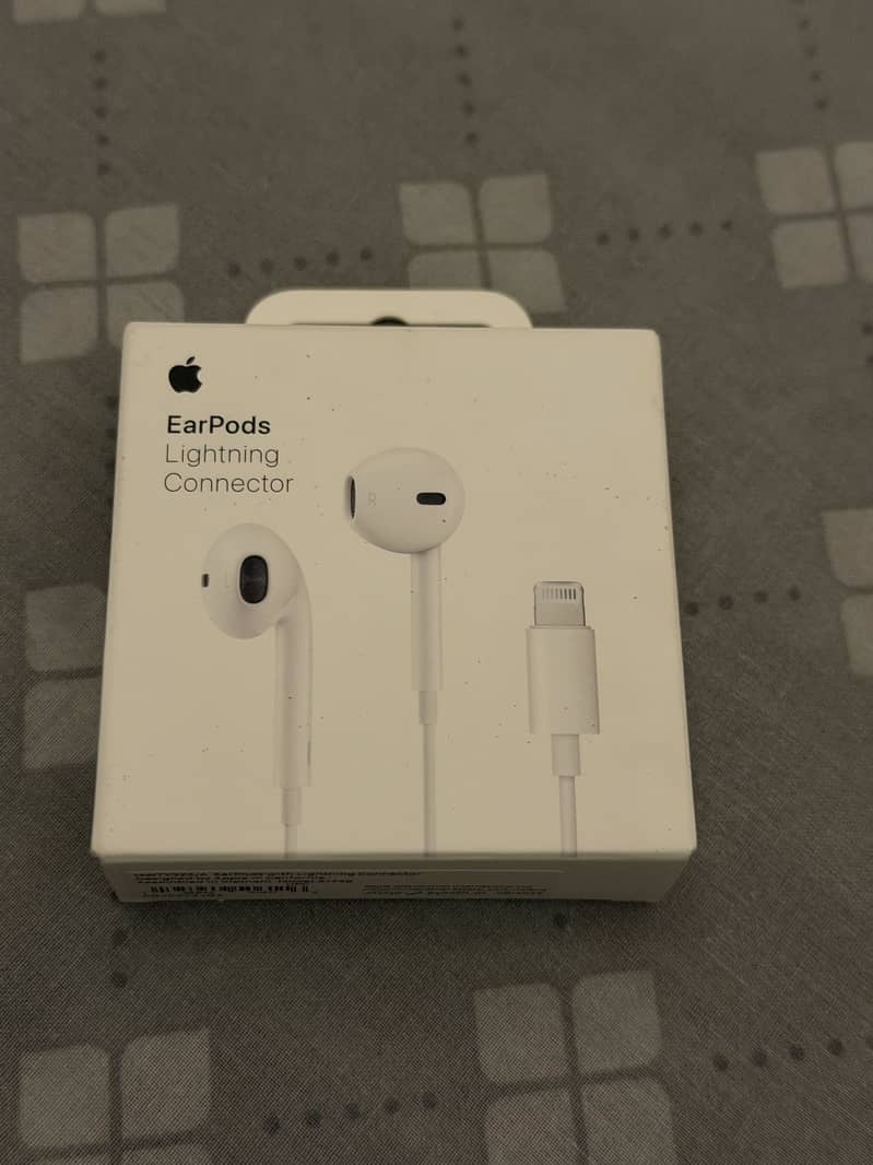 Apple EarPod- lightning connector 1