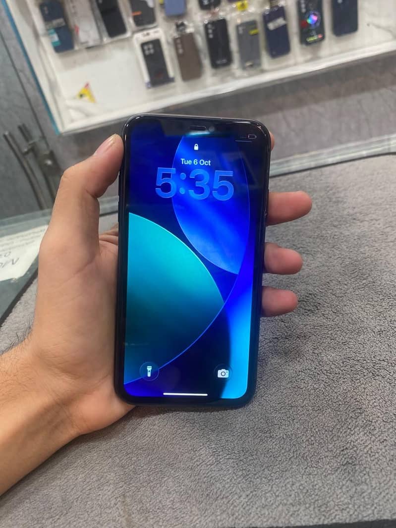 Apple iPhone 11– Good Condition 3