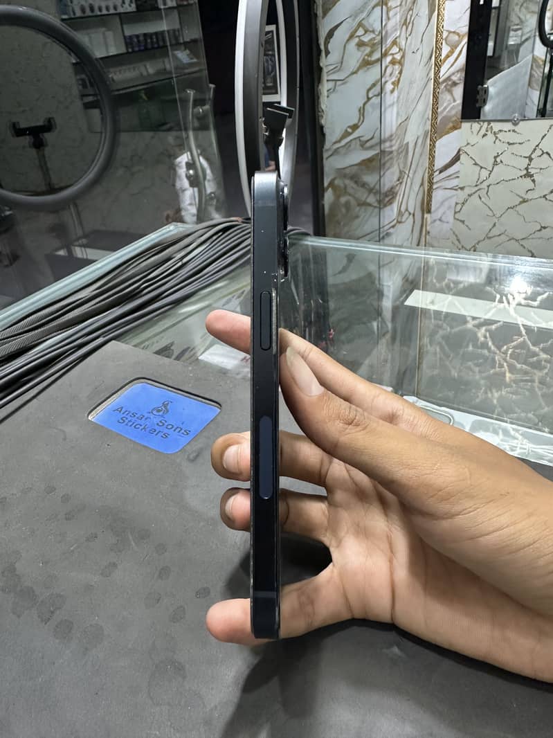 Apple iPhone 14 3