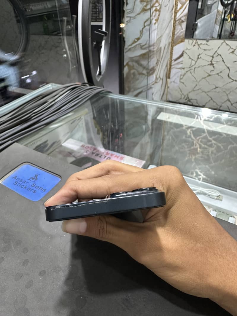 Apple iPhone 14 4