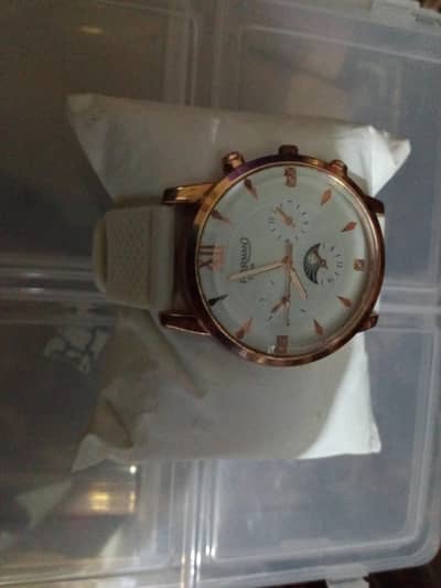 Stylish Luxury Analog Watch – Elegant Rose Gold & White Dial