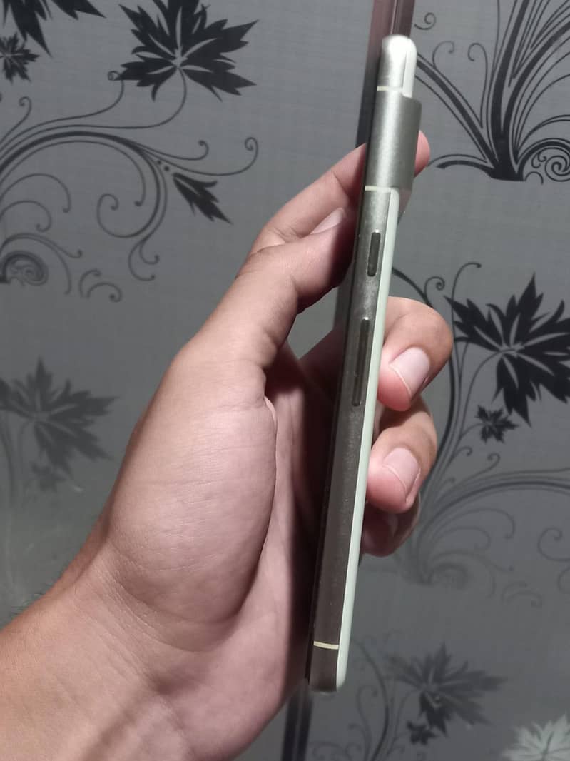 Google Pixel 7 4