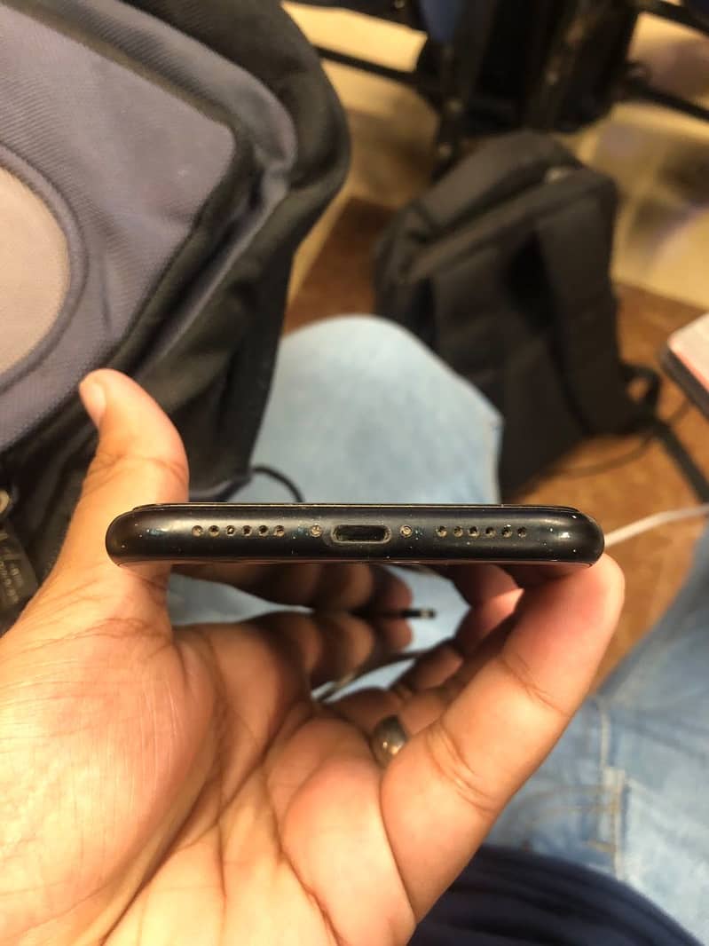 Apple iPhone XR 13
