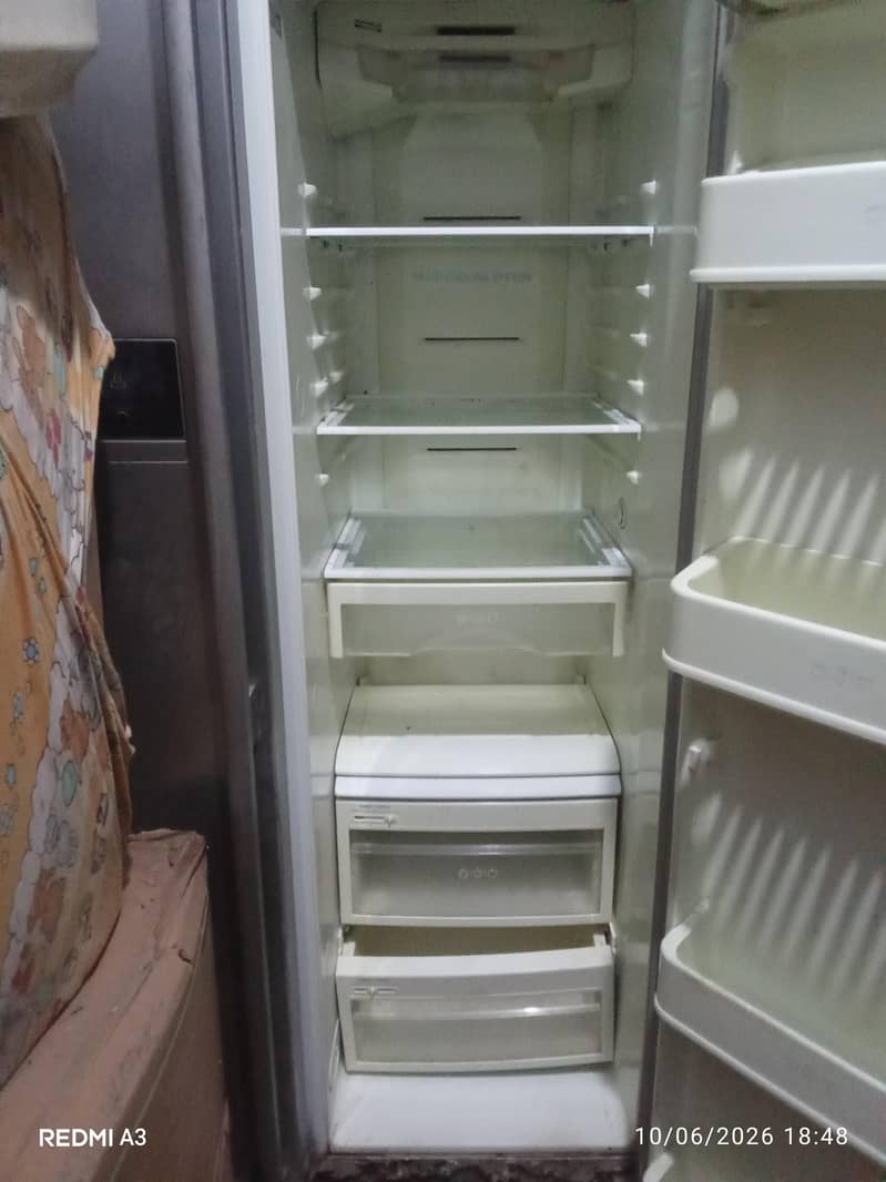 LG FRIDGE 0