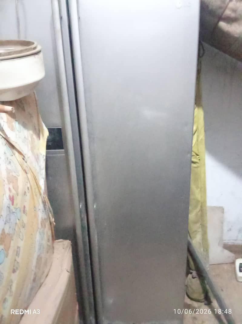 LG FRIDGE 4