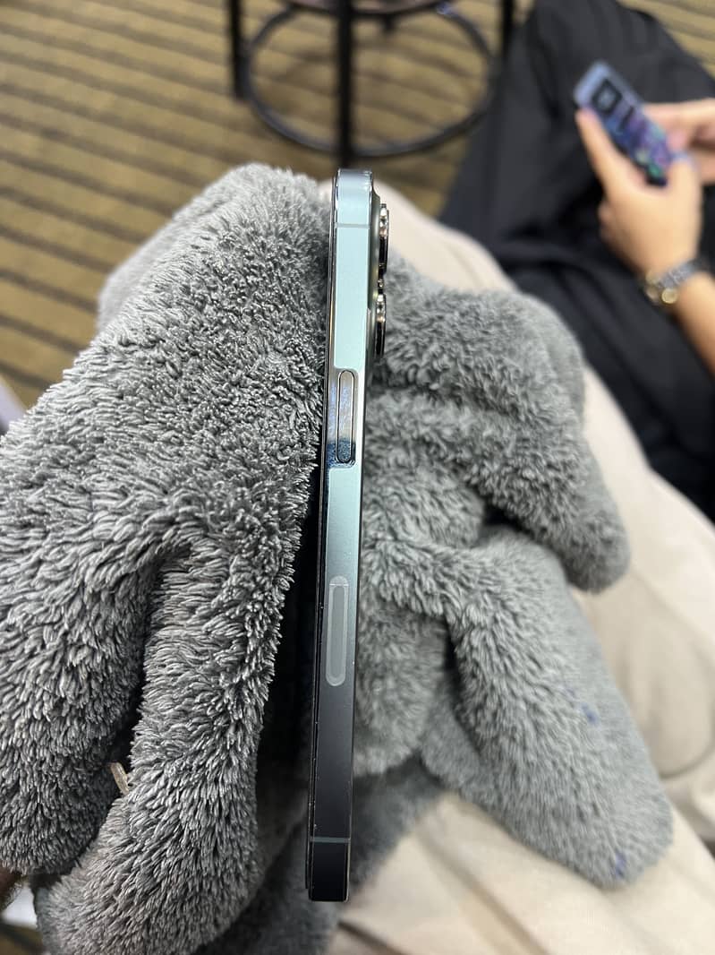 Apple iPhone 13 Pro 2