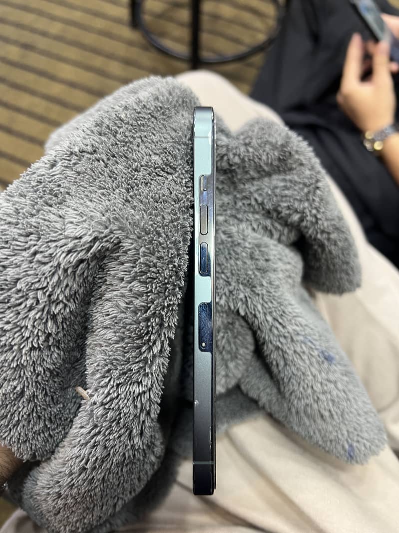 Apple iPhone 13 Pro 3