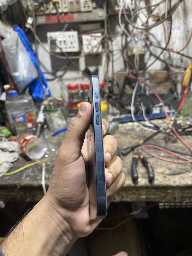 Apple iPhone 13 2