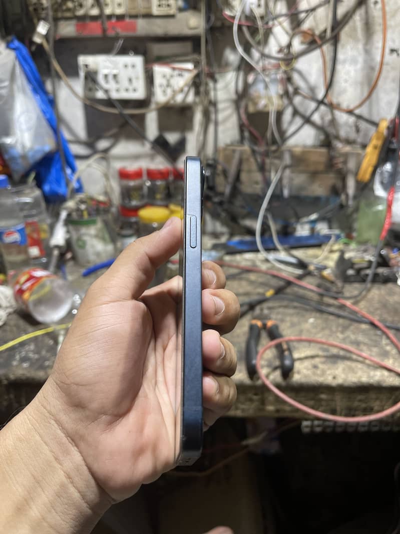 Apple iPhone 13 3