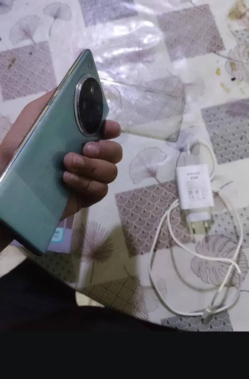 Infinix Zero 40 4