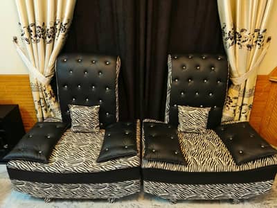 Zebra print Rexine 6 seater + Centre Table