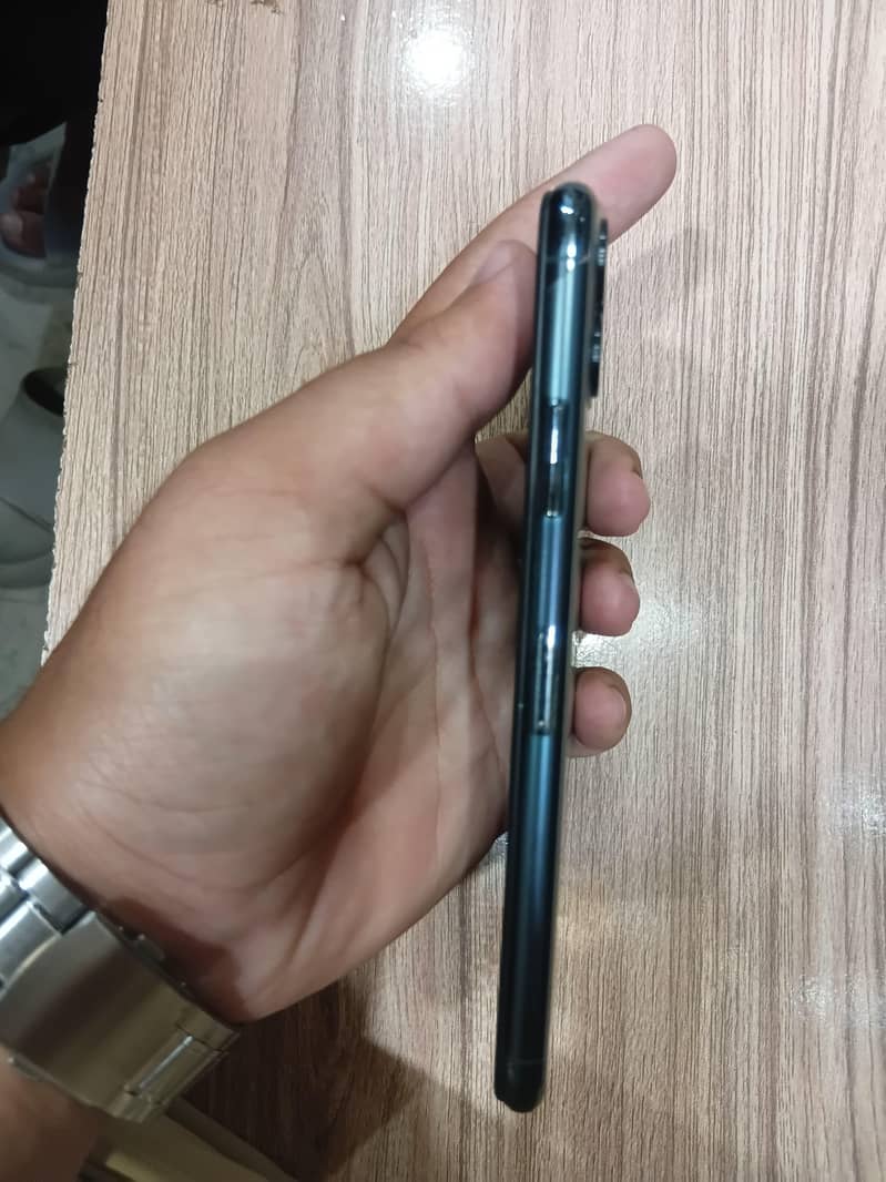 Apple iPhone 11 Pro Max 6