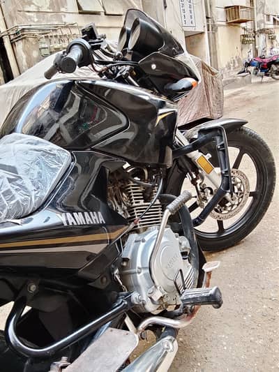 Yamaha ybr 125 self start alloy rim disck break best fuel avg