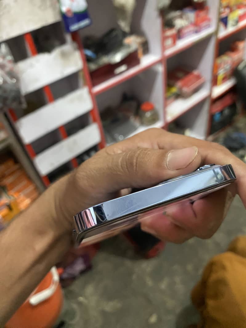 Apple iPhone 13 Pro Max 2