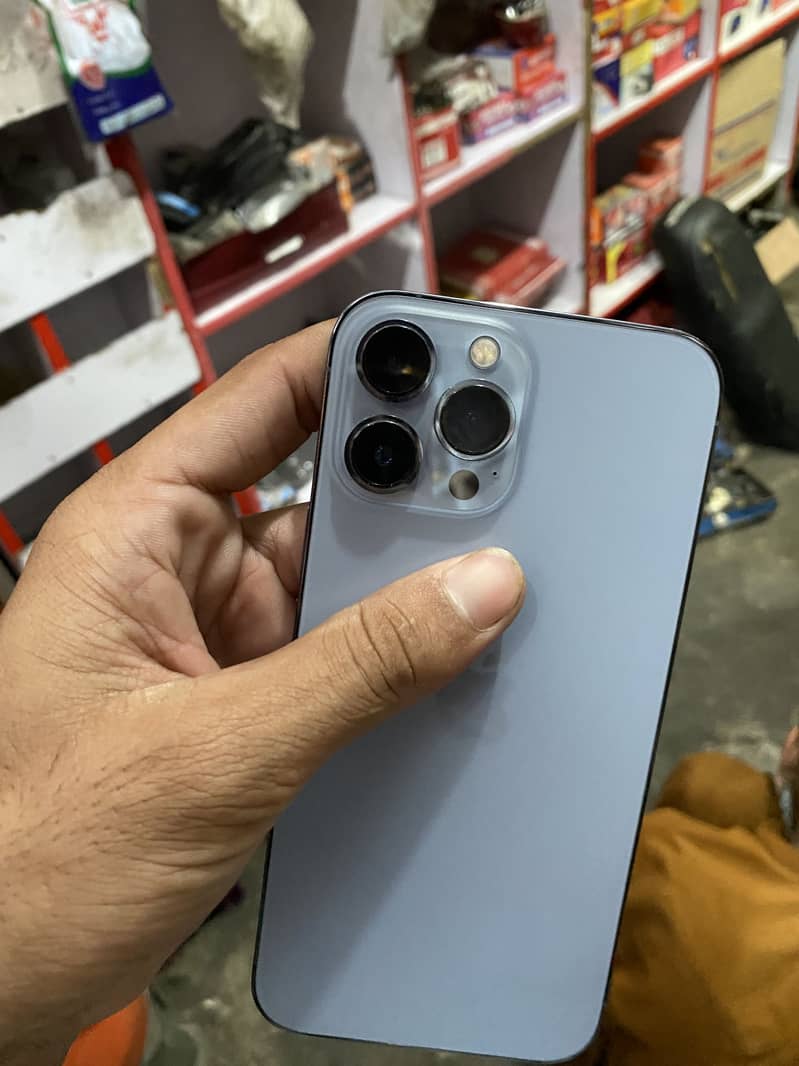 Apple iPhone 13 Pro Max 4