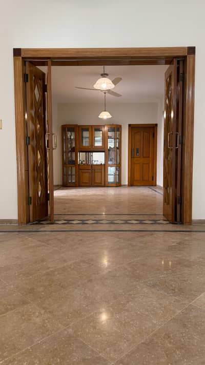 F-8 Excellent Double Story House Spacious 1 Kanal House Proper 5 Bedrooms, 5 Attached Bathrooms Modern Fittings Along With Marble Flooring Drawing Dining, TV Lounge, Kitchen