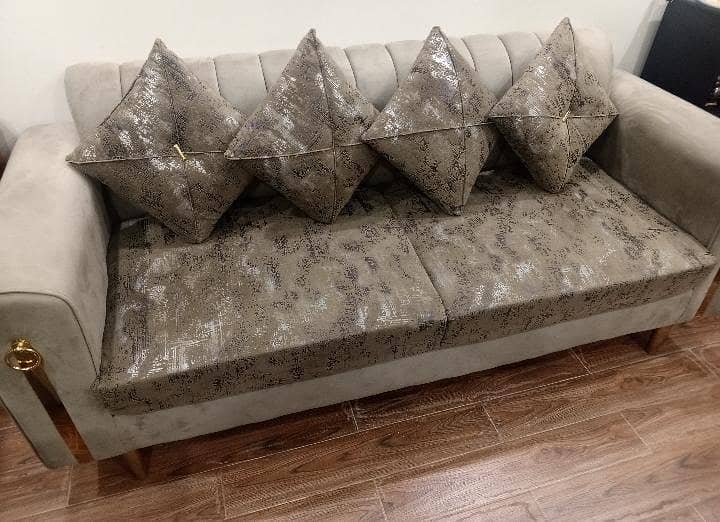 Bed set / Chester / Console / Sofa / Decor items 0