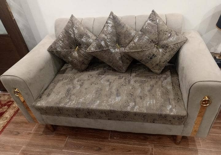 Bed set / Chester / Console / Sofa / Decor items 1