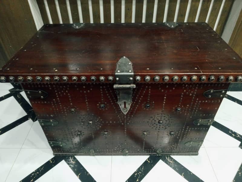Bed set / Chester / Console / Sofa / Decor items 19