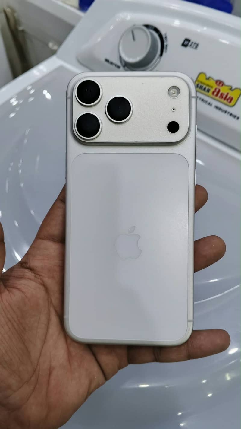 Apple iPhone 17 Pro Max 2