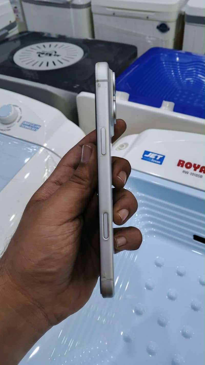 Apple iPhone 17 Pro Max 3