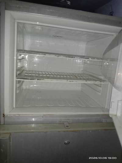 PEL refrigerator excellent working condition
