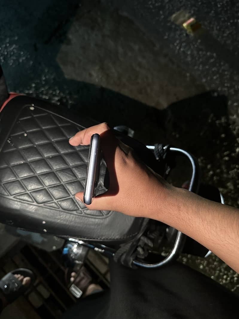 Vivo V21 4